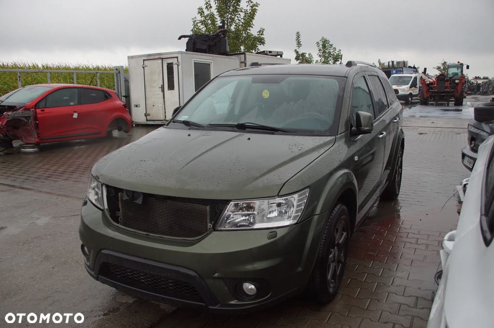 Auto na części - Fiat Freemont 2.0 Multijet 170 KM 71770239 55251728 370A 2013R Silnik Skrzynia Drzwi Szyba Zderzak Błotnik Klapa Maska Lampa Lusterko Deska Kokpit Sterownik Moduł Czujnik Licznik Wyświetlacz Kierownica - 8