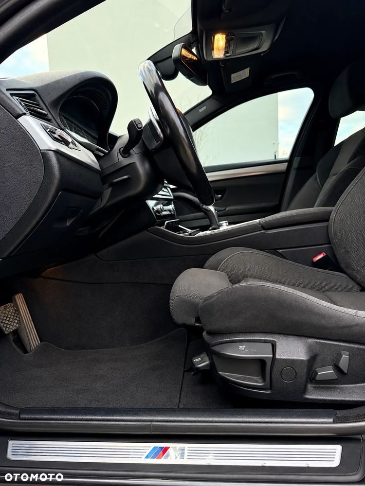 BMW Seria 5 525d xDrive - 11