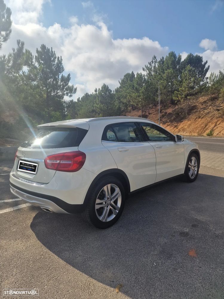 Mercedes-Benz GLA 220 d Urban - 11