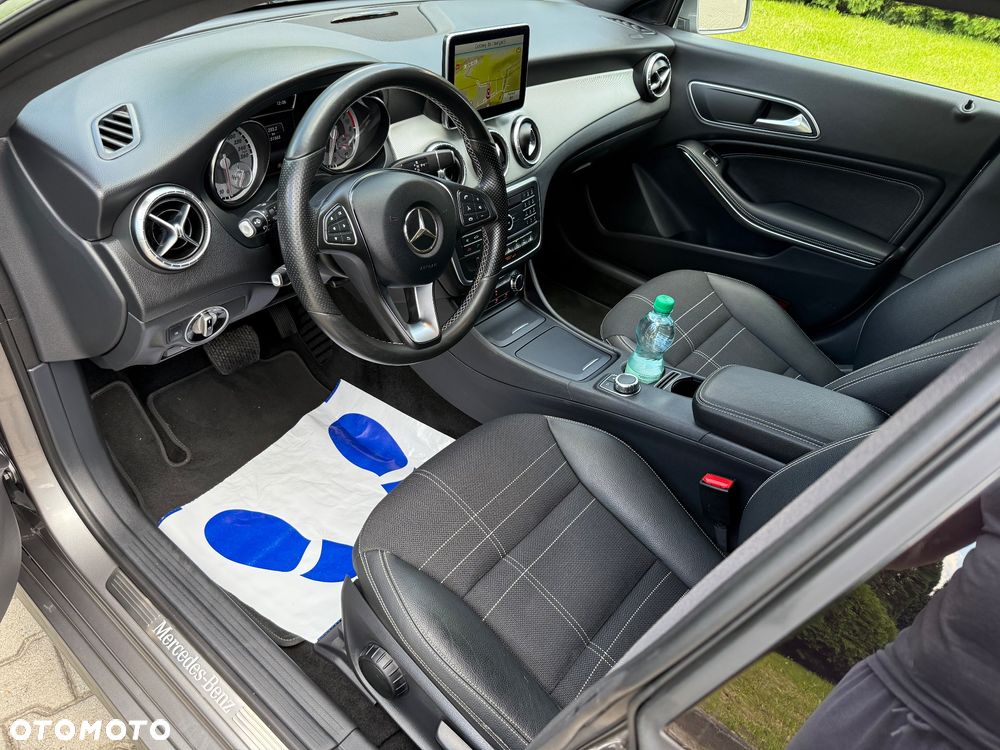 Mercedes-Benz CLA Shooting Brake 180 7G-DCT - 12