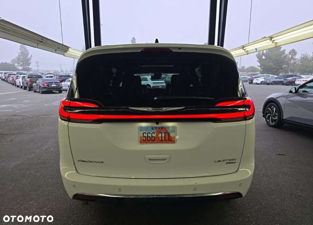 Chrysler Pacifica - 4