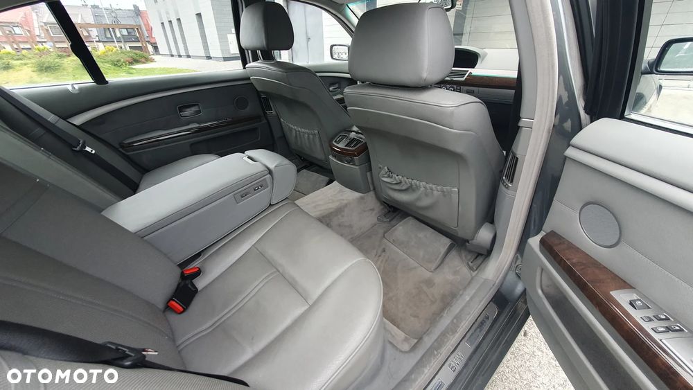 BMW Seria 7 740i - 11