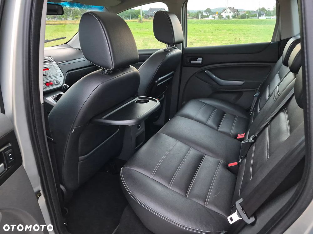 Ford Kuga 2.0 TDCi 2x4 Titanium - 23