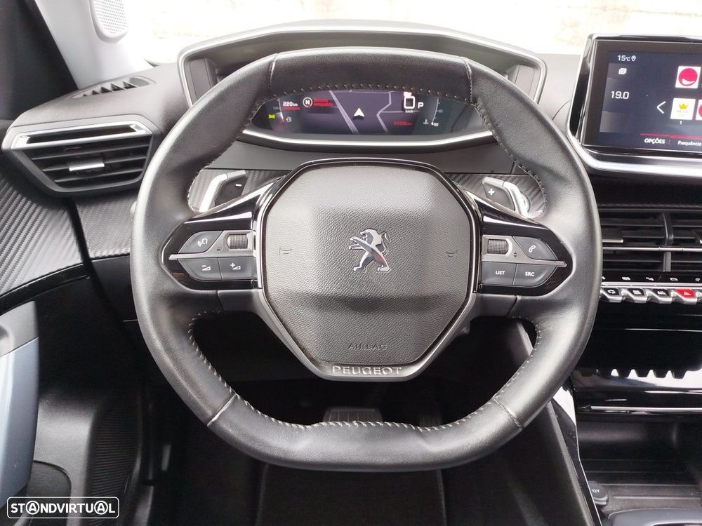 Peugeot 2008 1.2 PureTech Allure EAT8 - 26
