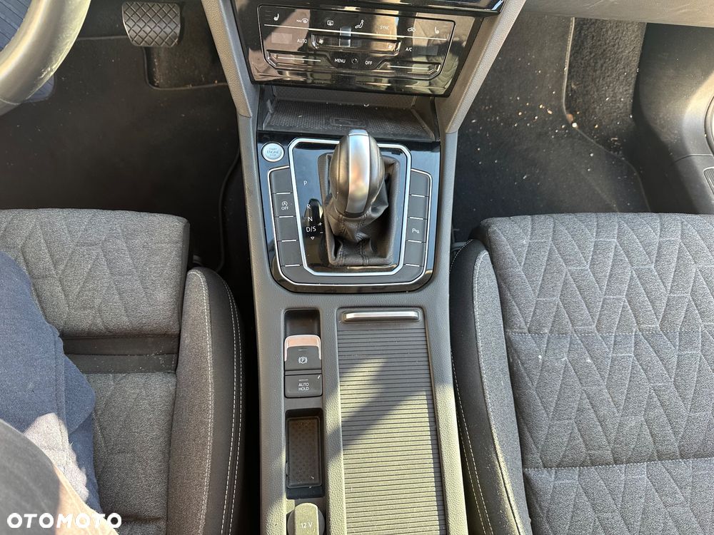 Volkswagen Passat 2.0 TDI SCR Style DSG - 24