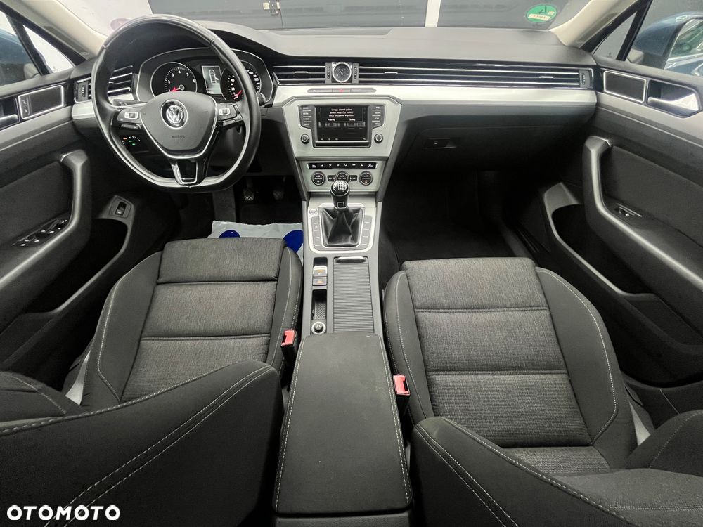 Volkswagen Passat - 19
