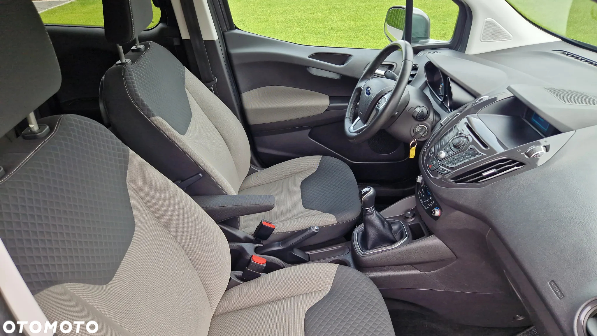 Ford Tourneo Courier 1.0 EcoBoost Titanium - 22