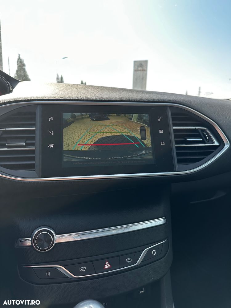 Peugeot 308 1.2 L PureTech Turbo Allure - 15