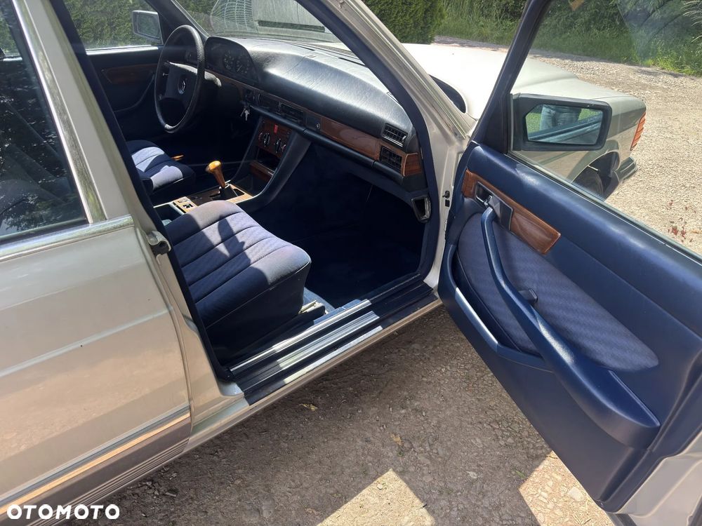 Mercedes-Benz 280 - 9