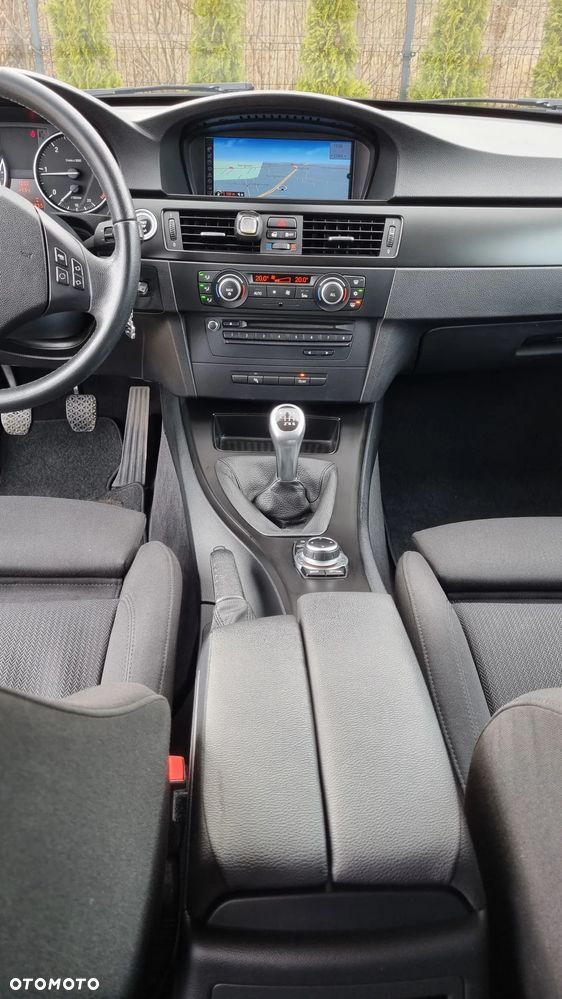 BMW Seria 3 318d Touring - 10