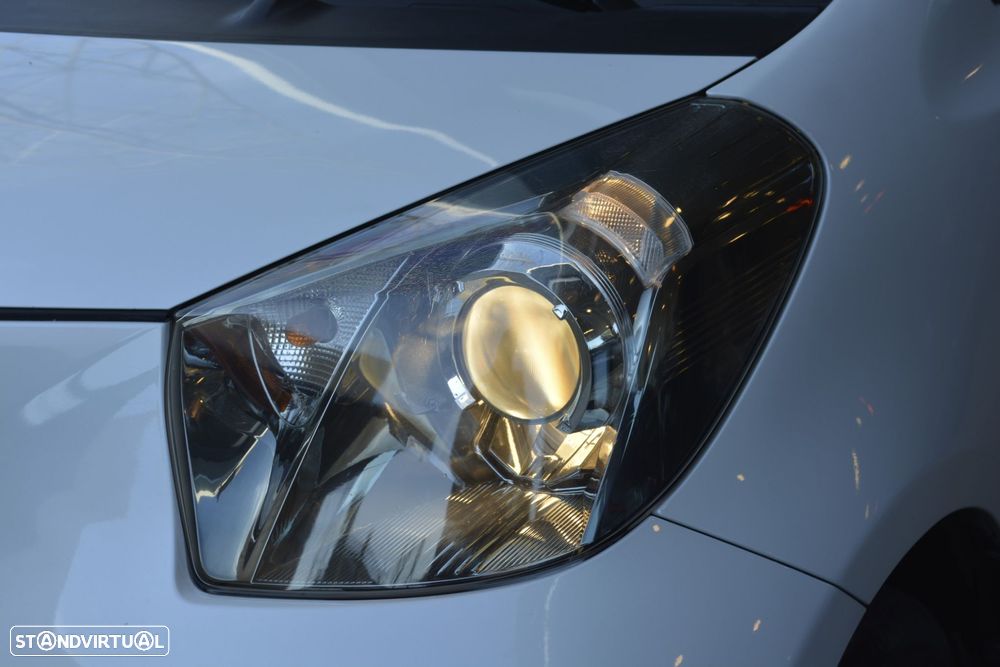 Toyota iQ 1.0 VVT-i Essential+AC - 29