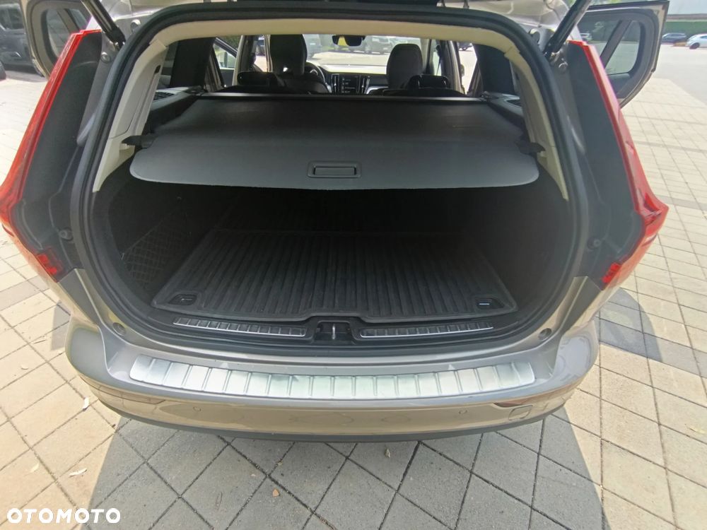 Volvo V60 B4 D Momentum - 9