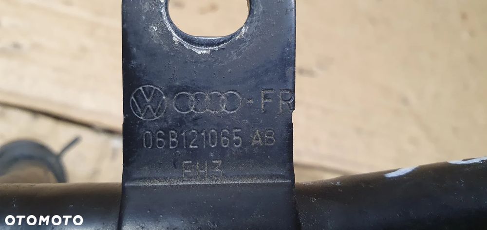 Przewód wąż wody obudowa termostatu Audi A4 B6 06B121111F 06B121065AB - 8