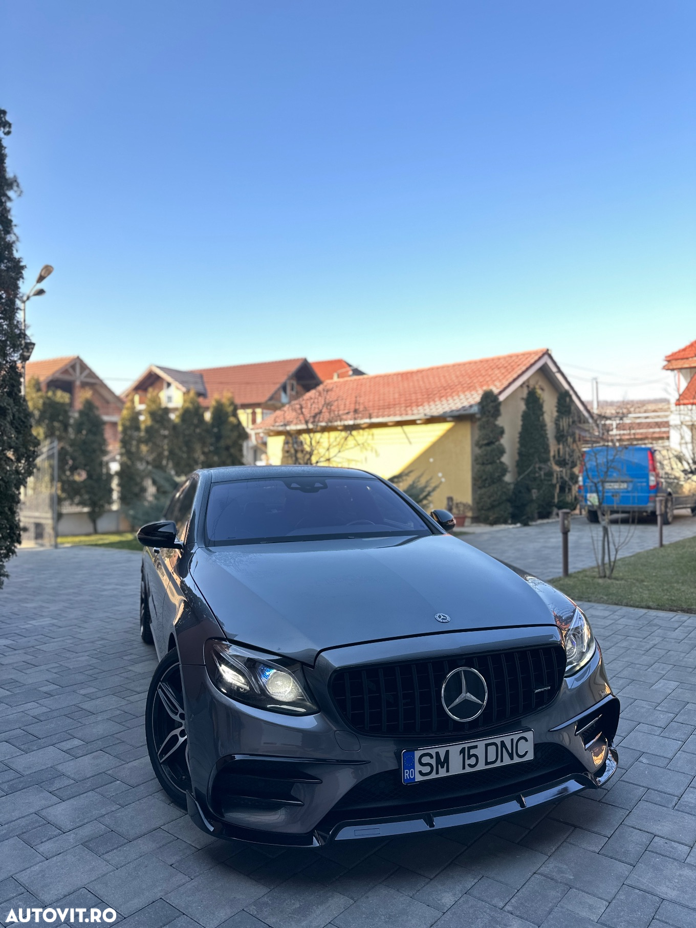 Mercedes-Benz E - 8
