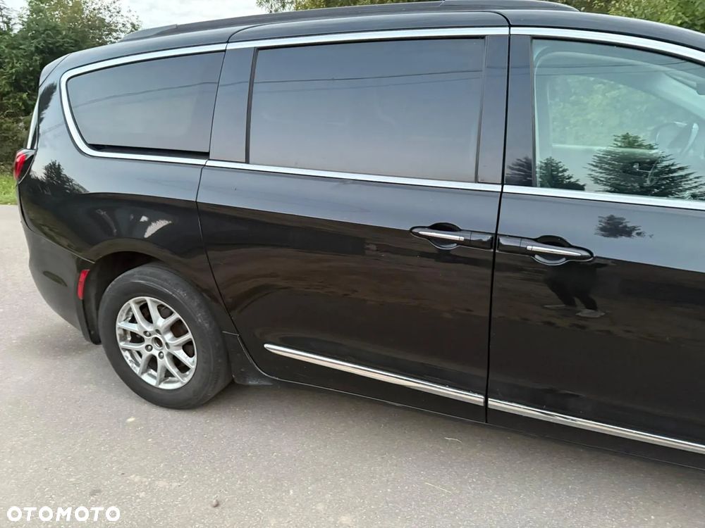Chrysler Pacifica - 11