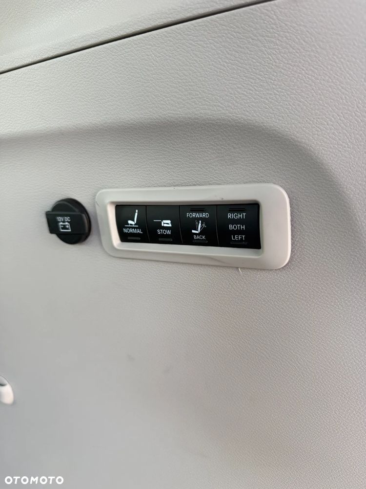 Chrysler Pacifica - 14