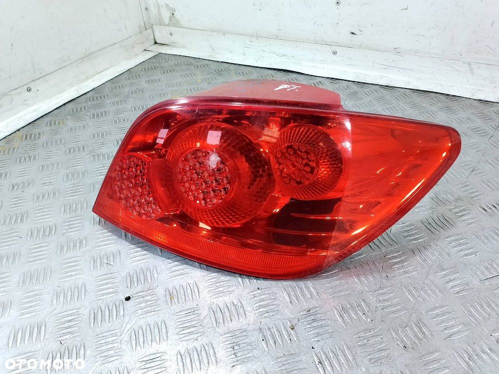 LAMPA TYLNA PRAWA PEUGEOT 307 HATCHBACK - 1