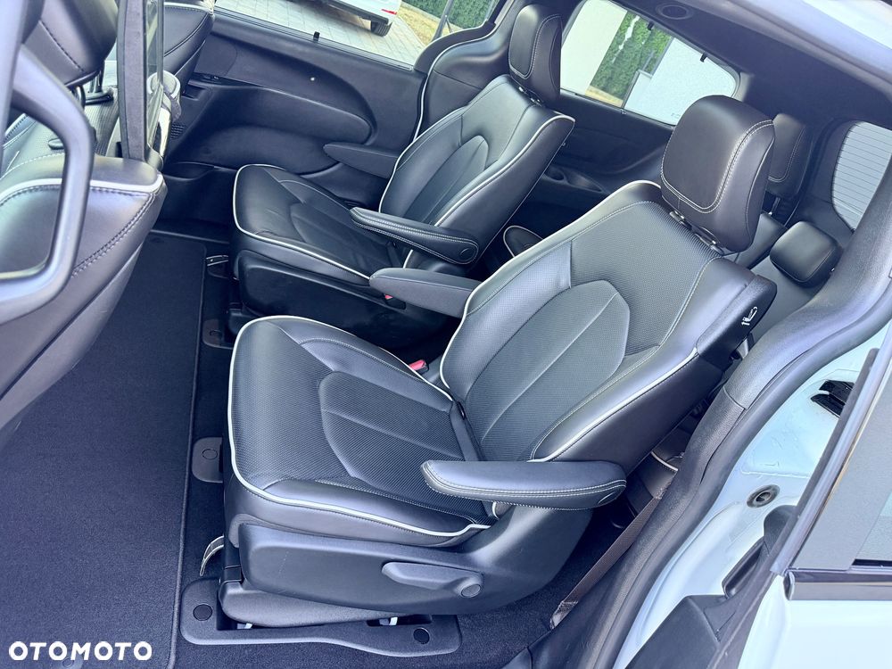 Chrysler Pacifica - 34