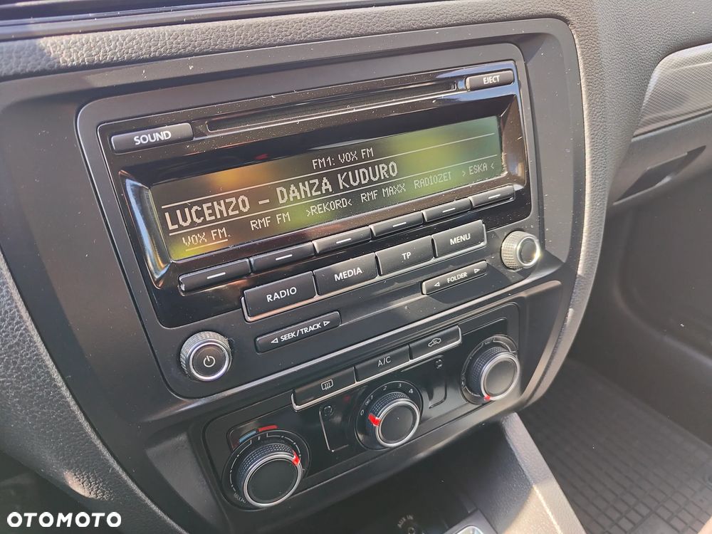 Volkswagen Jetta 2.0 TDI DPF BMT Trendline - 17