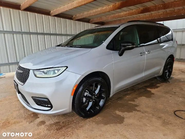 Chrysler Pacifica - 1