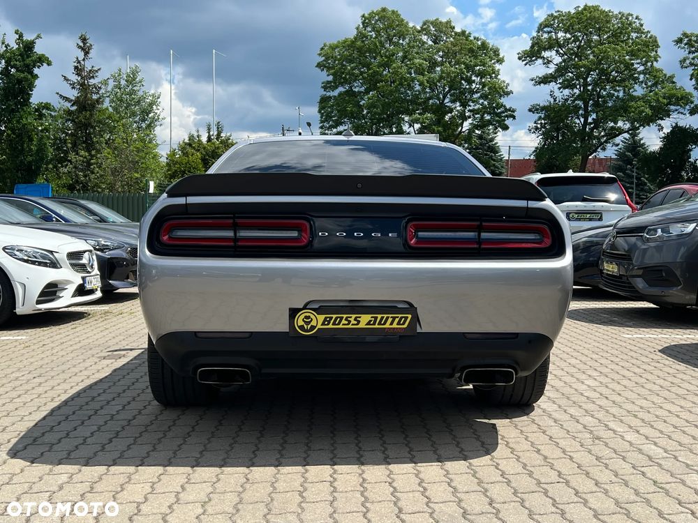 Dodge Challenger - 8