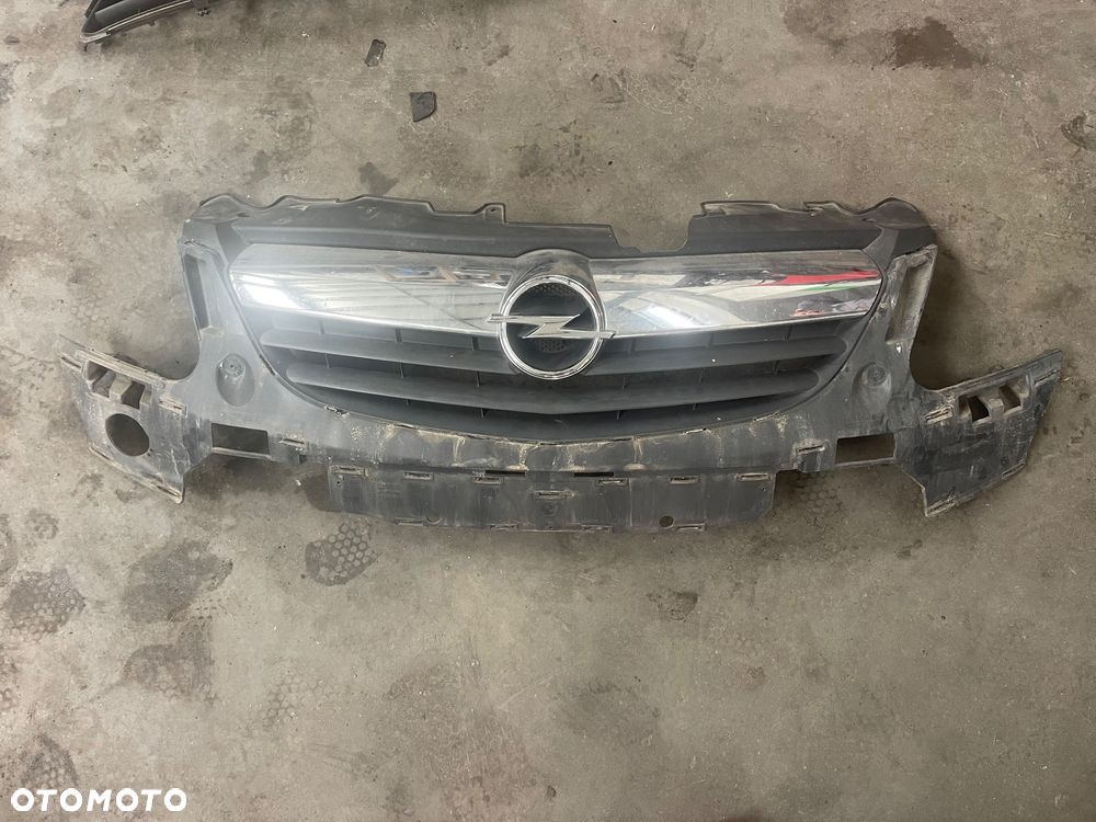 OPEL CORSA D GRIL ATRAPA PRZED LIFTEM - 2
