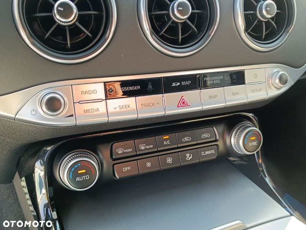 Kia Stinger - 33