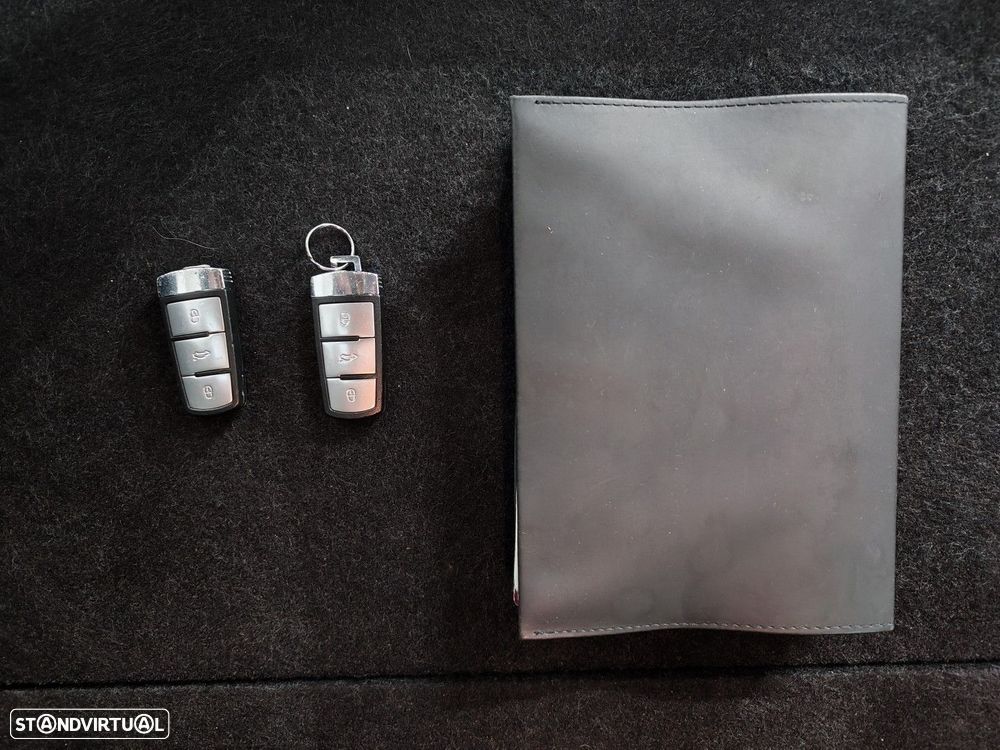 VW Passat Variant 2.0 TDi Highline - 31