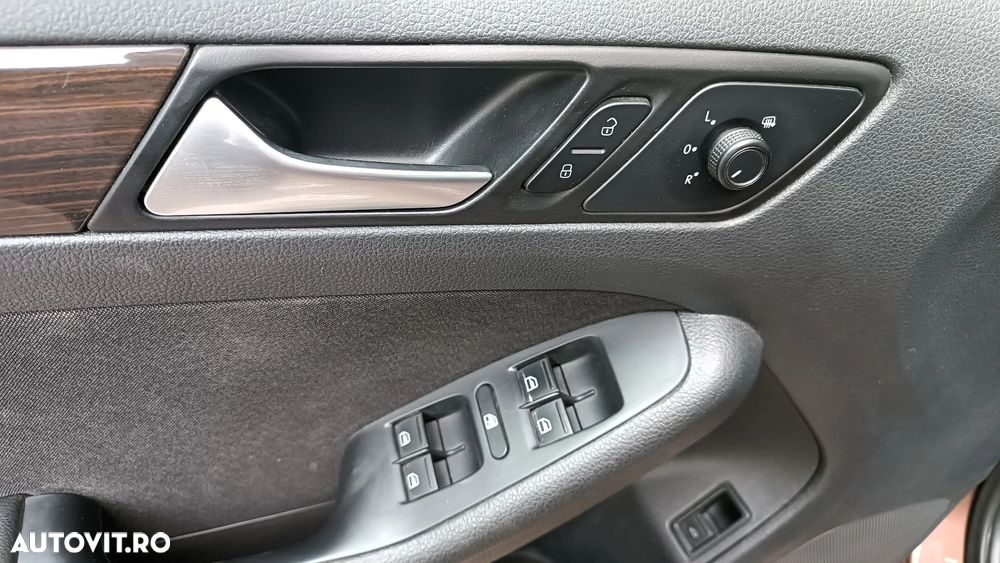 Volkswagen Jetta 2.0 TDI Comfortline - 9