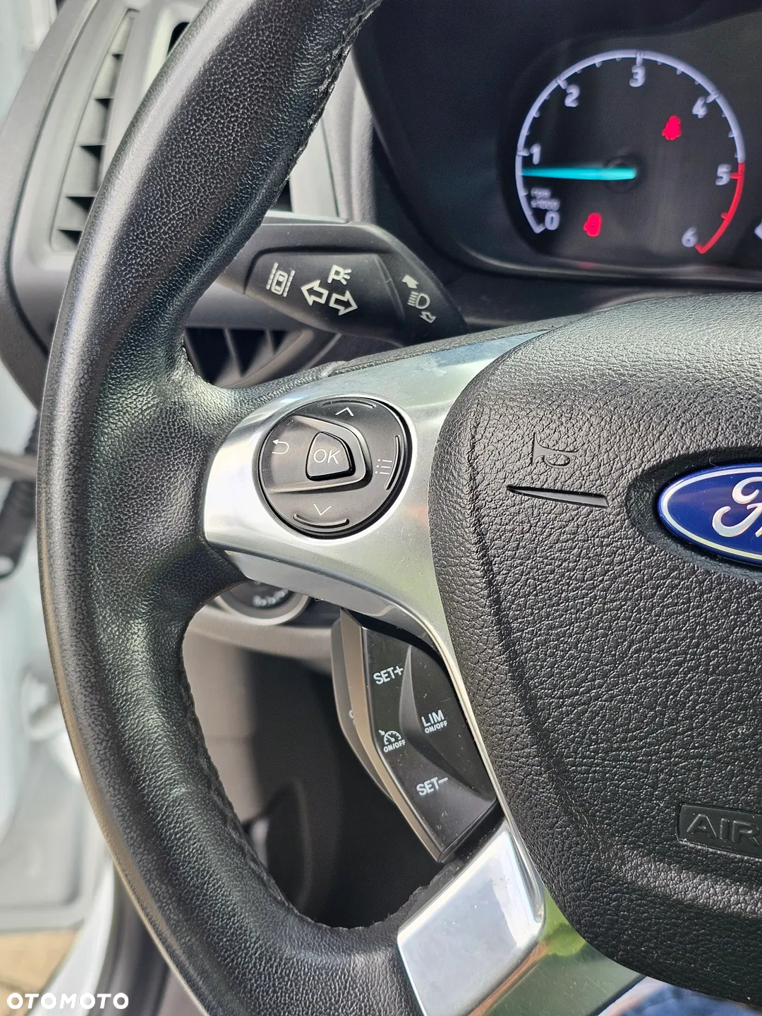 Ford Tourneo Connect Grand - 23
