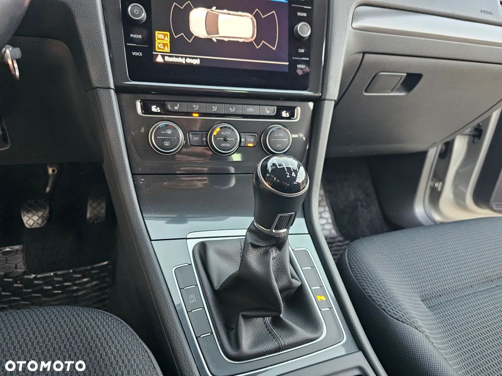 Volkswagen Golf 1.5 TSI BMT Comfortline - 17
