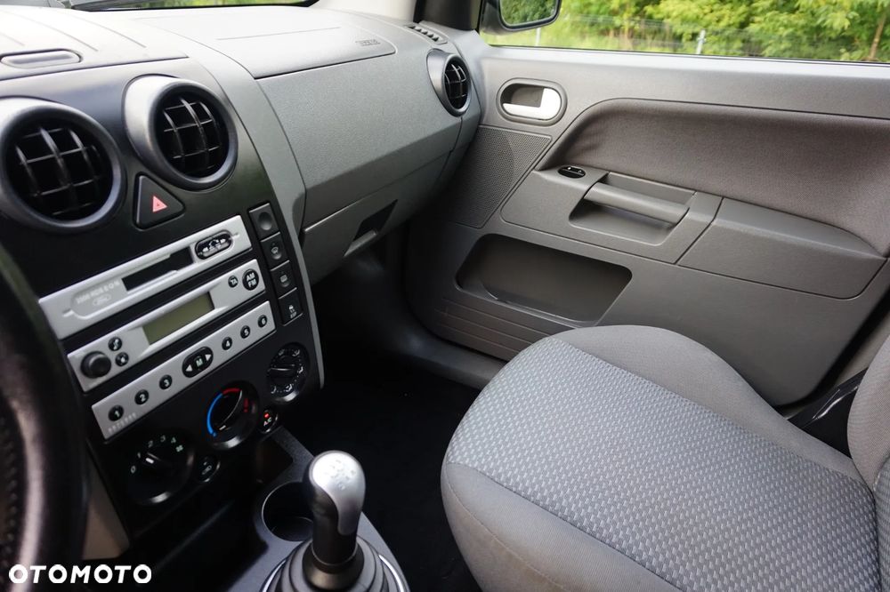 Ford Fusion - 32
