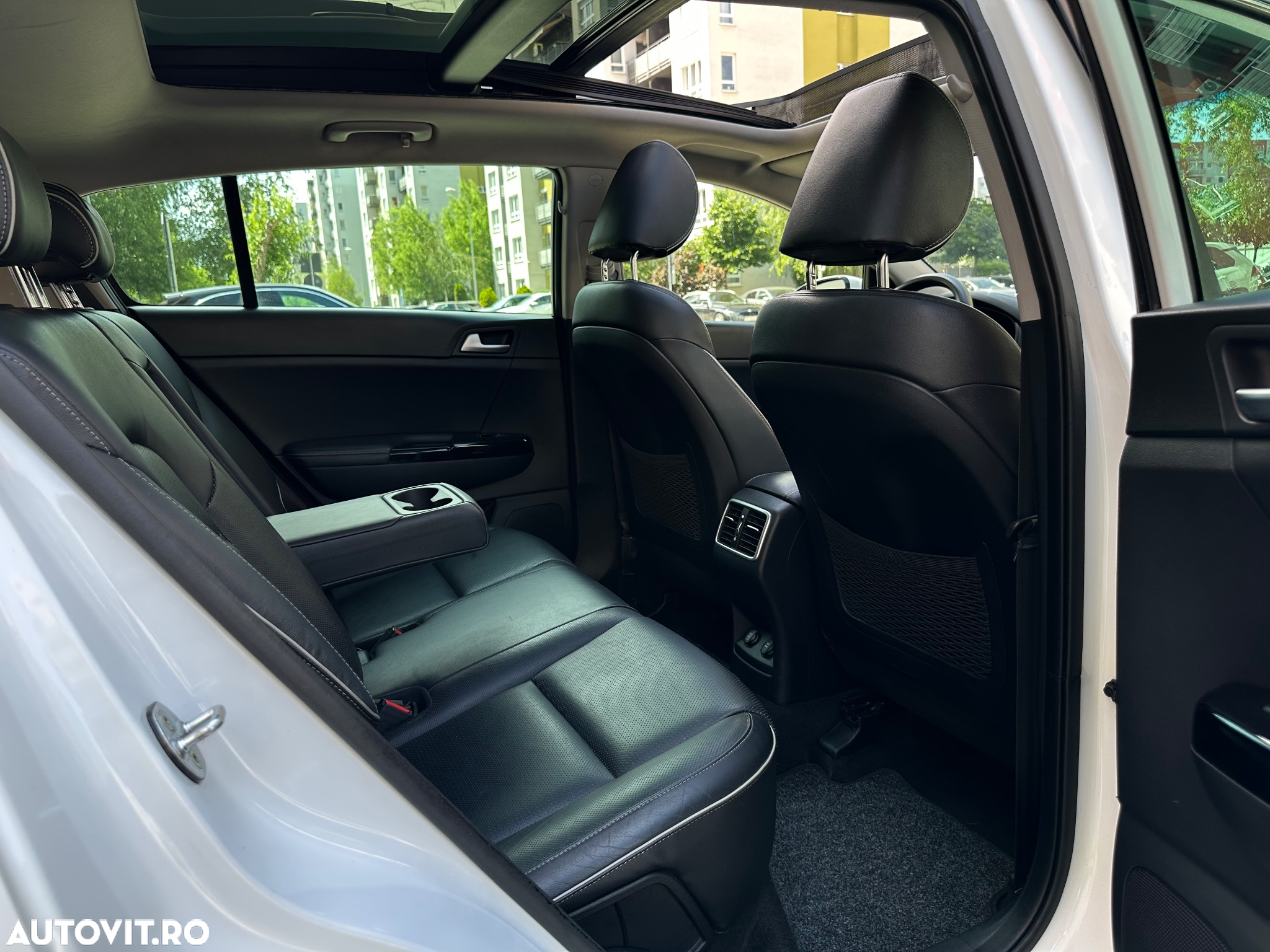Kia Sportage 2,0 CRDI AWD Vision - 33
