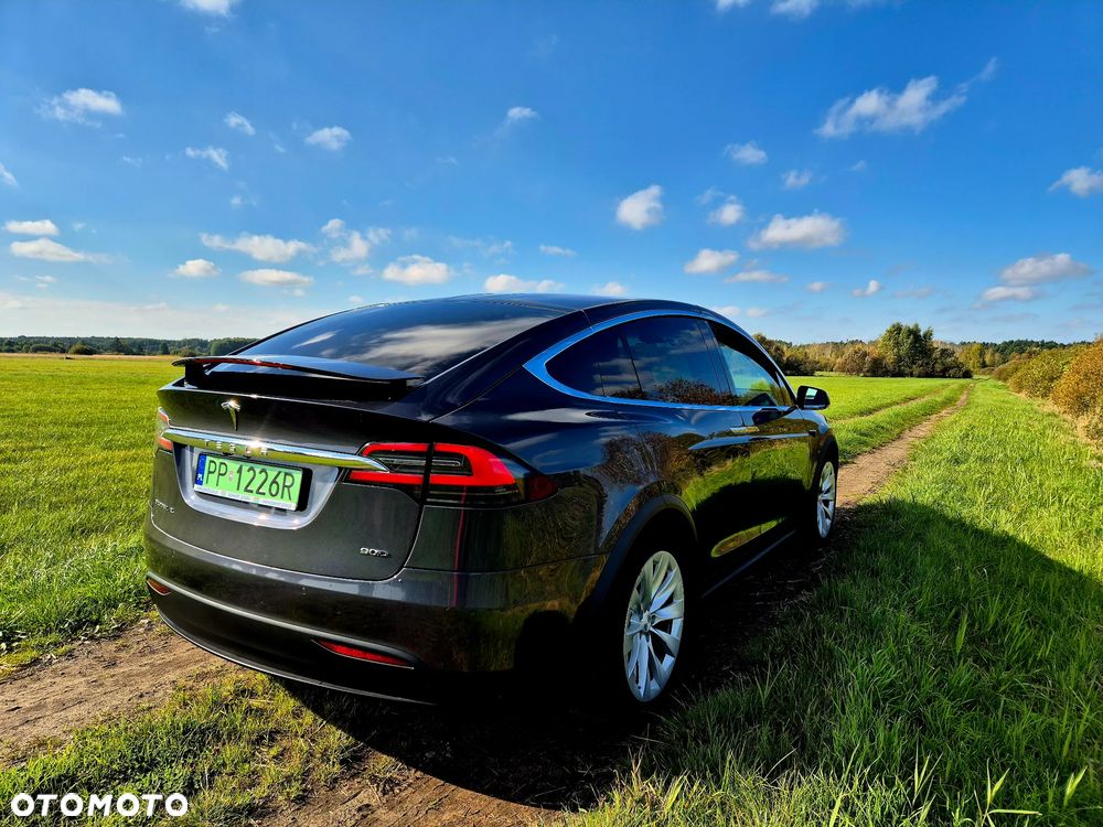 Tesla Model X - 6