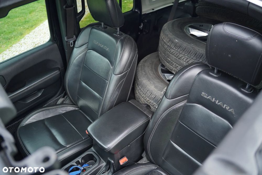 Jeep Wrangler 3.6 Unlim Sahara - 29