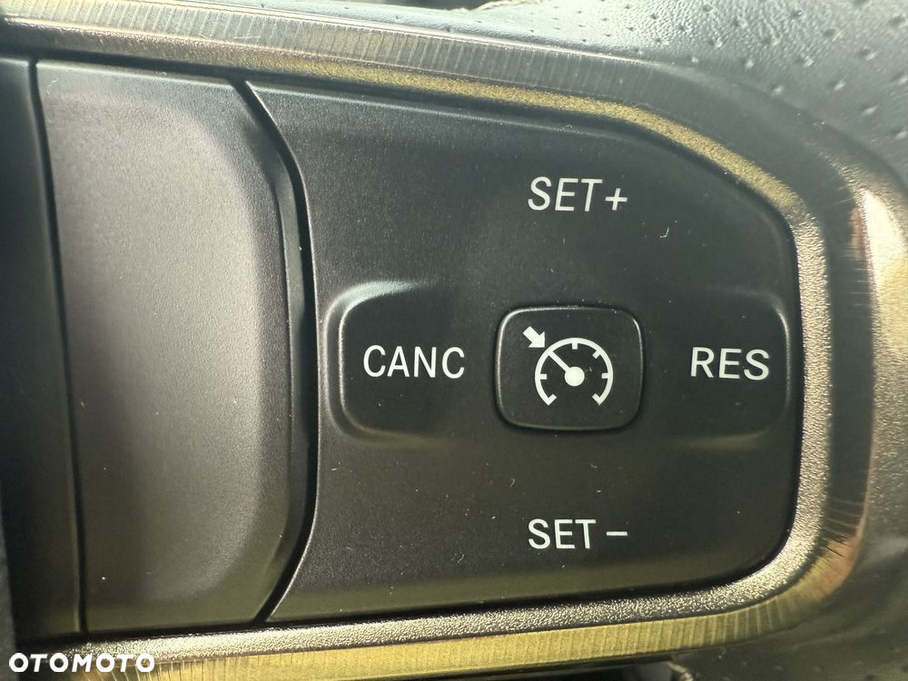 Dodge RAM 1500 5.7 4x4 - 19