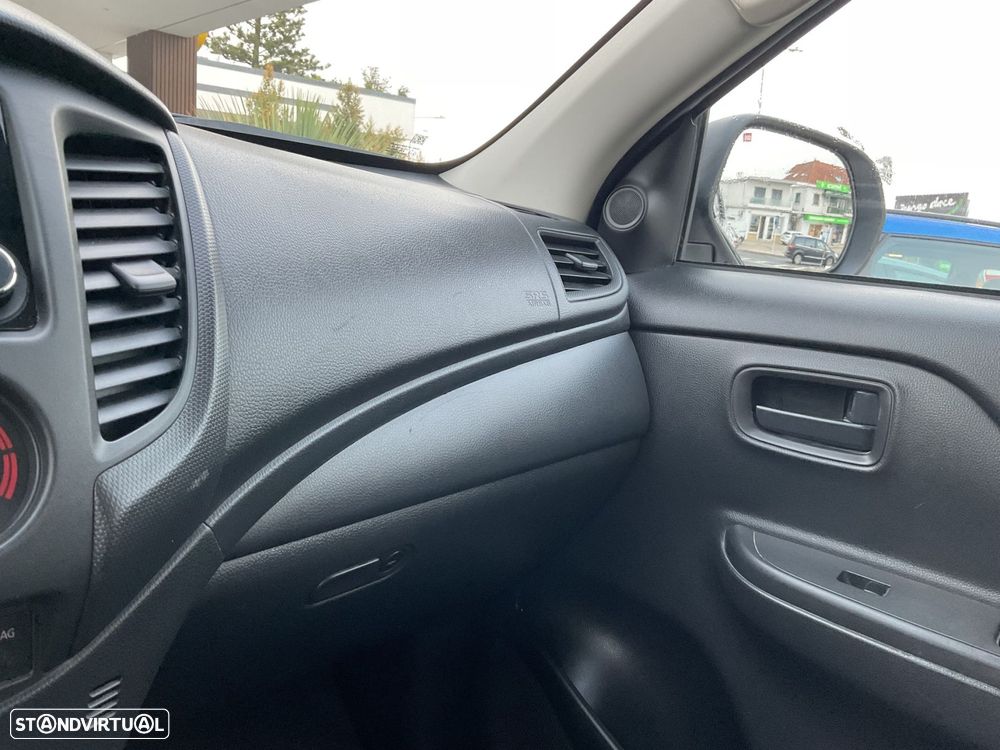 Mitsubishi L200 2.3 DI-D CD Invite Strakar Look 4WD - 30