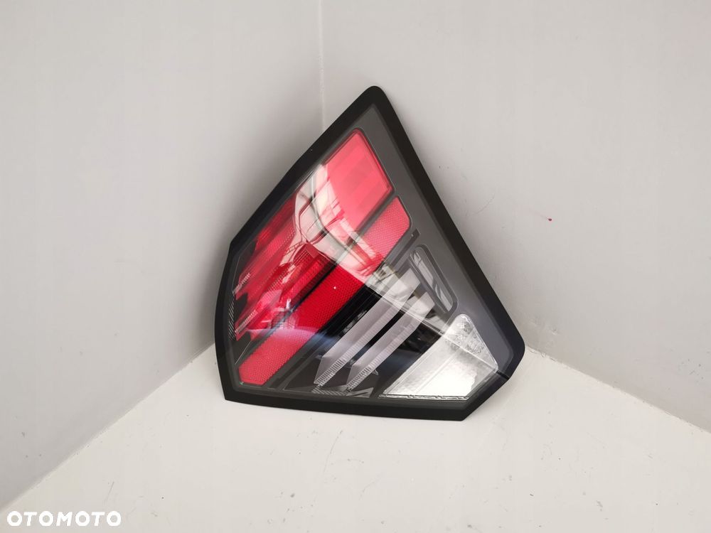 HYUNDAI KONA II 23- LAMPA TYLNA PRAWY TYŁ 92406BE100 ** - 1