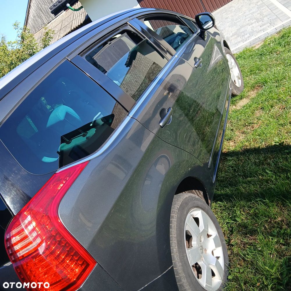 Peugeot 5008 2010 photo 4