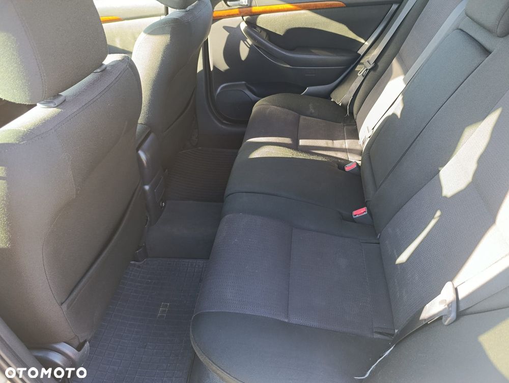 Toyota Avensis 1.8 VVT-i Sol - 11