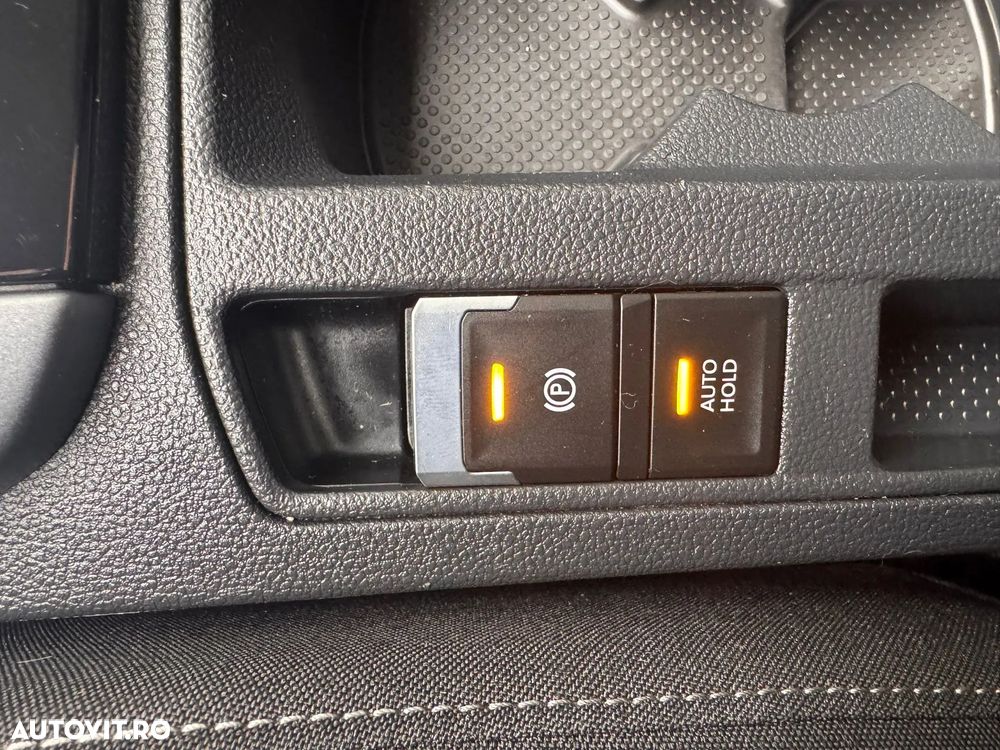 Volkswagen T-Roc 1.0 TSI Advanced - 24