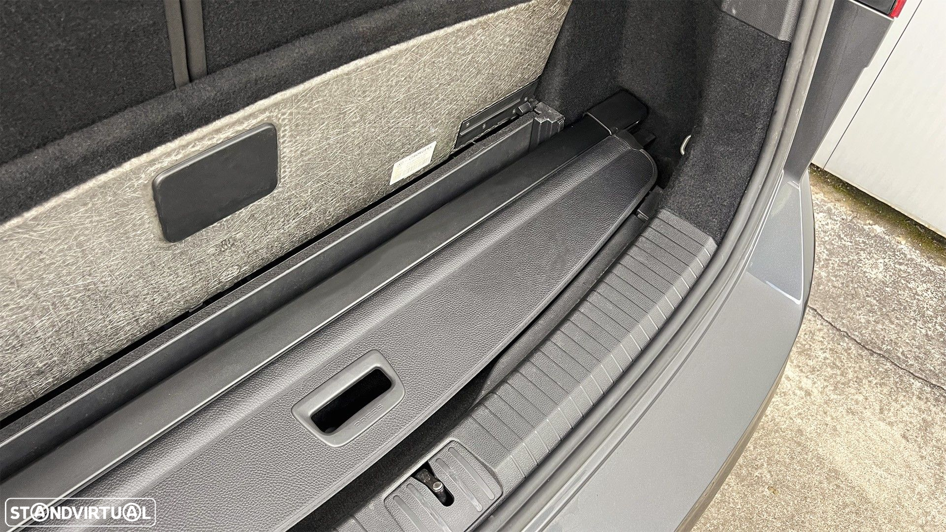 VW Touran 1.6 TDI Confortline DSG - 36