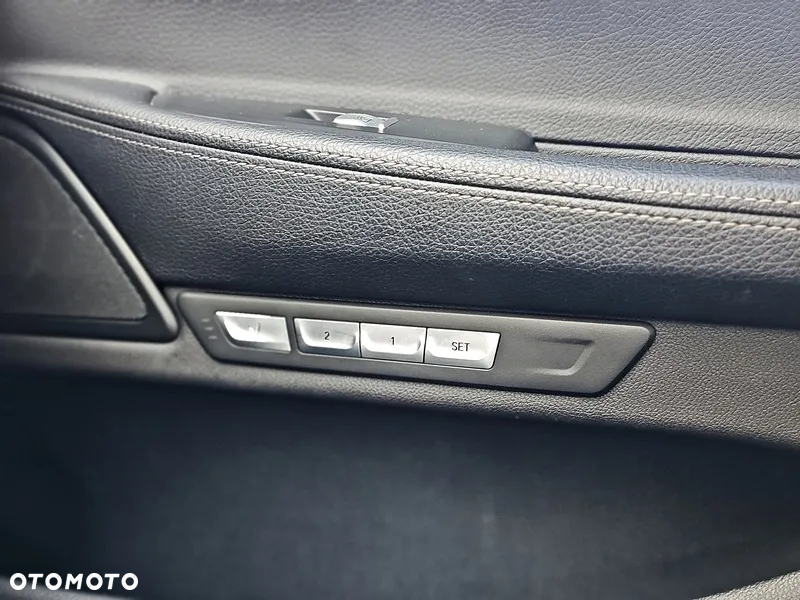 BMW Seria 7 730d xDrive - 28