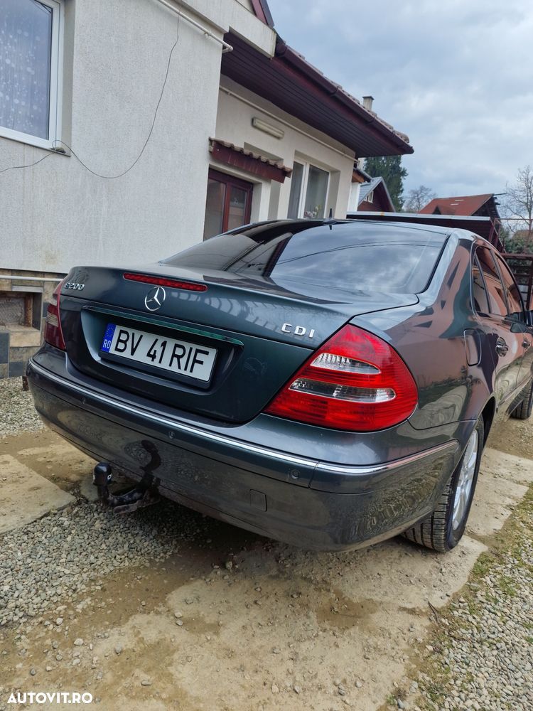 Mercedes-Benz E 200 CDI - 3