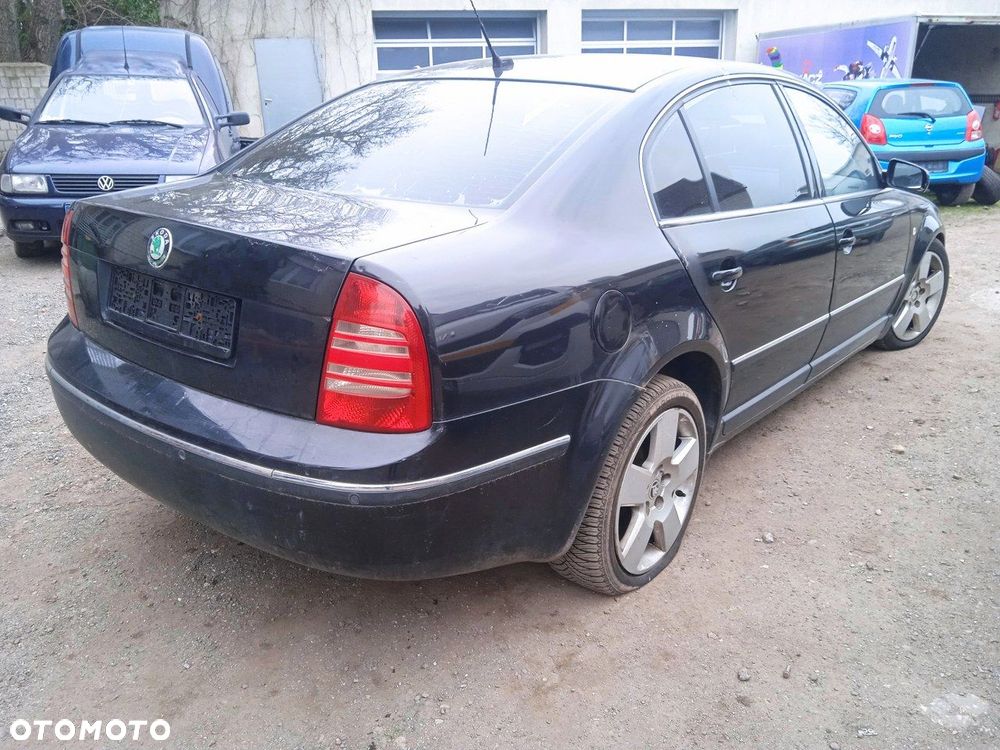 Na części Skoda Superb Sedan 2.5 TDI V6 FAD BDG 9910 błotnik drzwi zderzak - 3