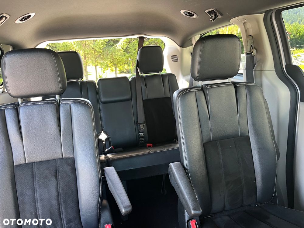 Dodge Grand Caravan - 3