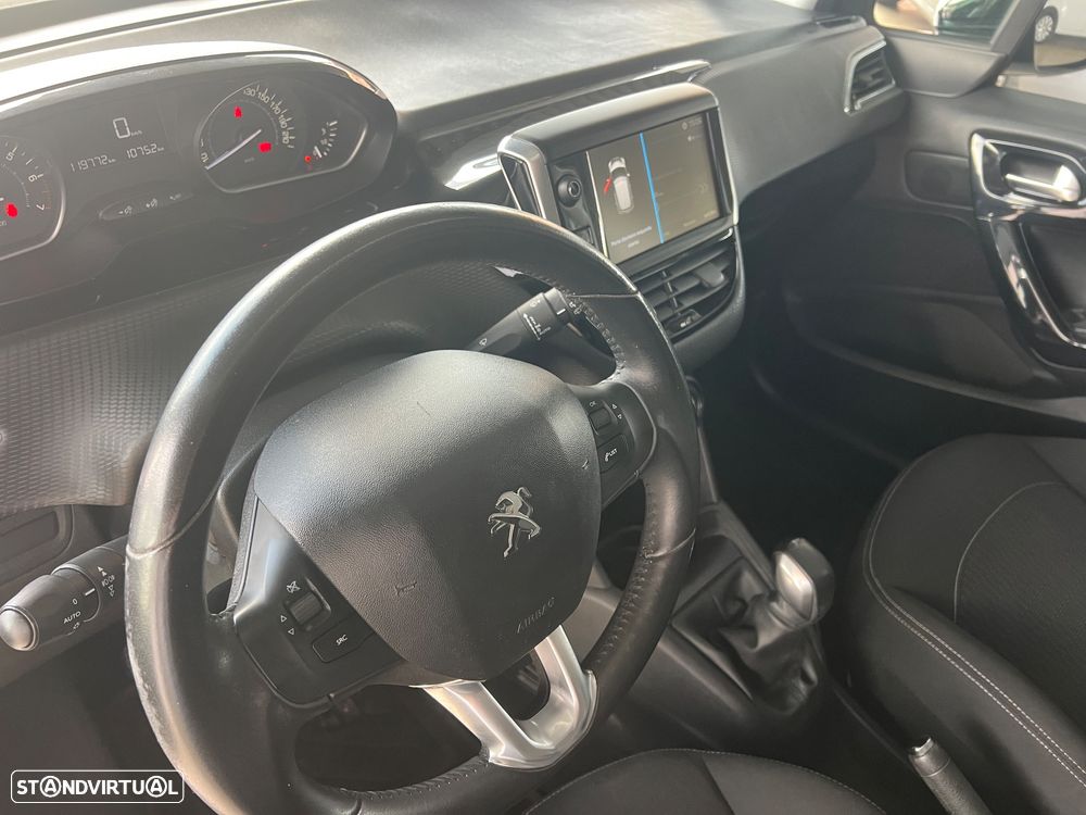 Peugeot 208 1.2 PureTech Style - 14