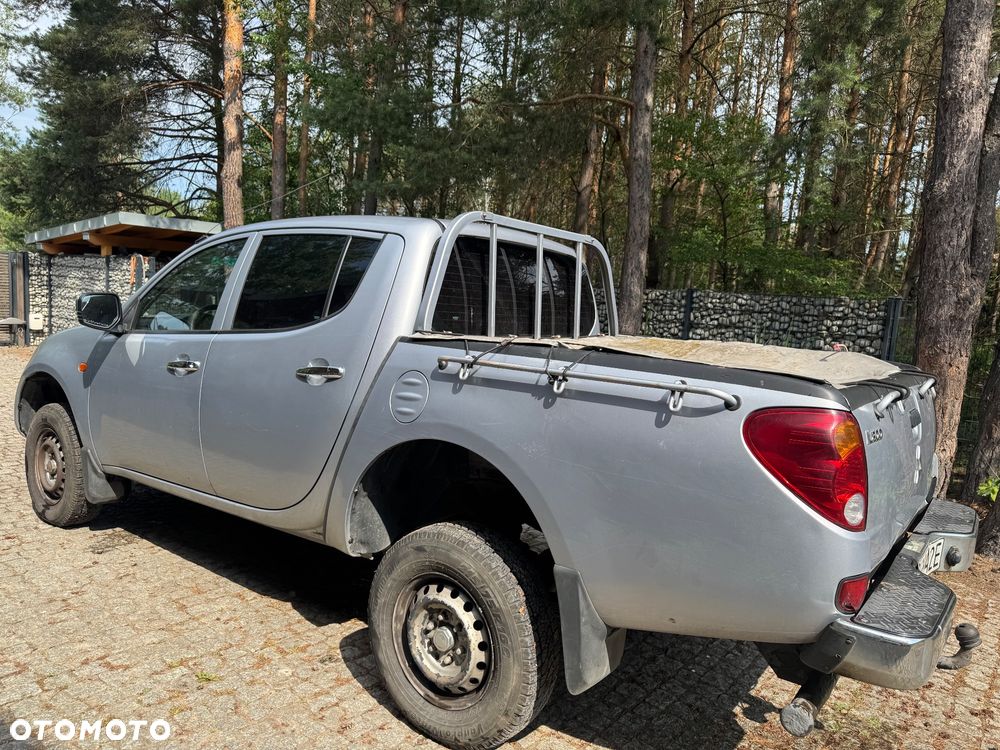 Mitsubishi L200 2.5 DID Intense + - 9