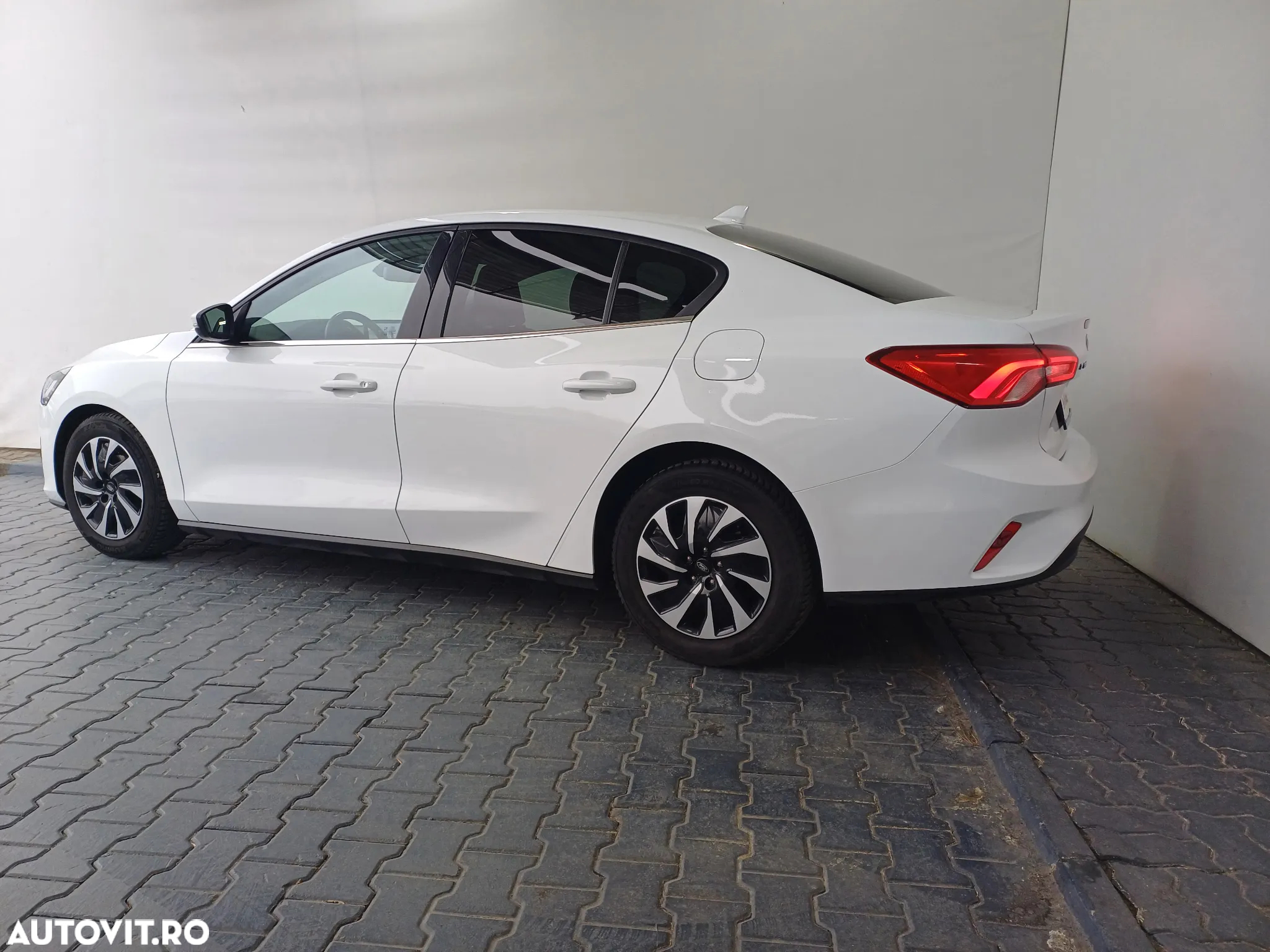 Ford Focus 1.0 EcoBoost Connected - 38