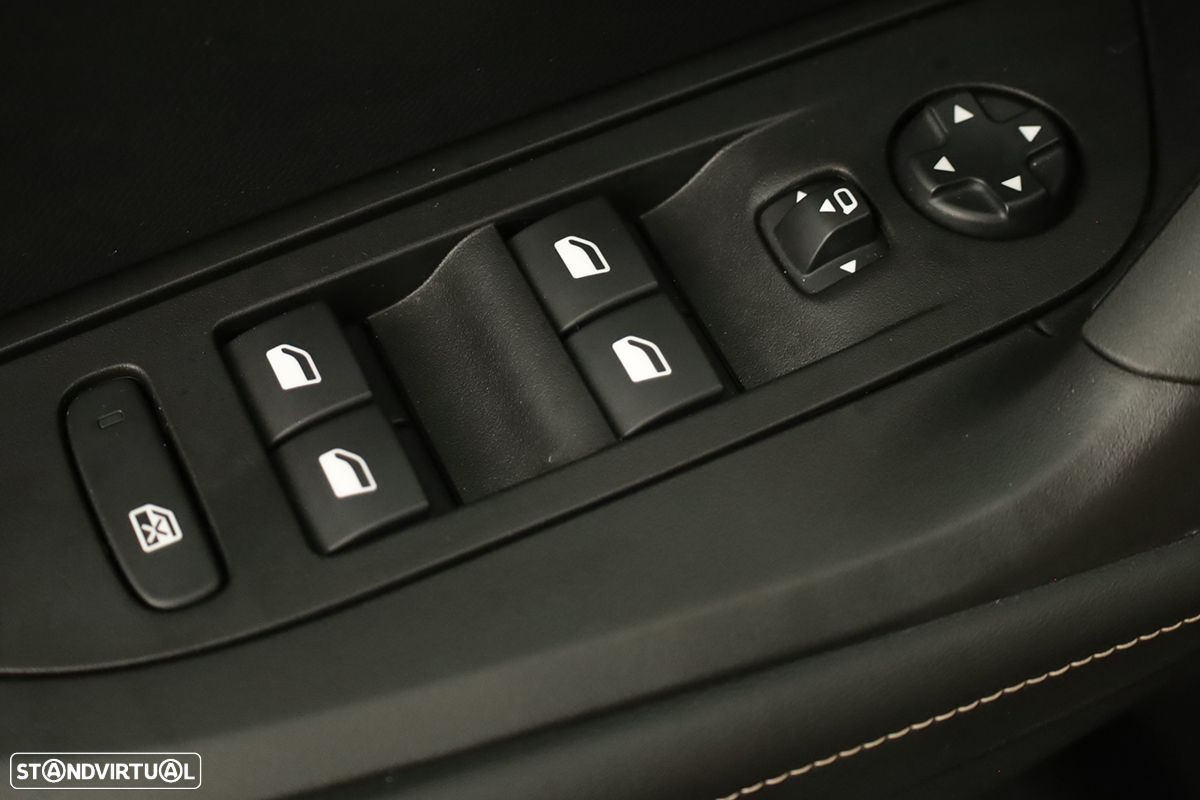 Peugeot 2008 1.2 PureTech Allure - 18